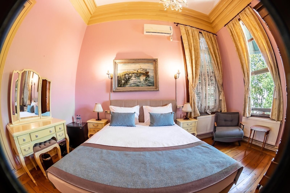 Deluxe Studio Suite, 1 Bedroom, Non Smoking, Partial Sea View photo 3