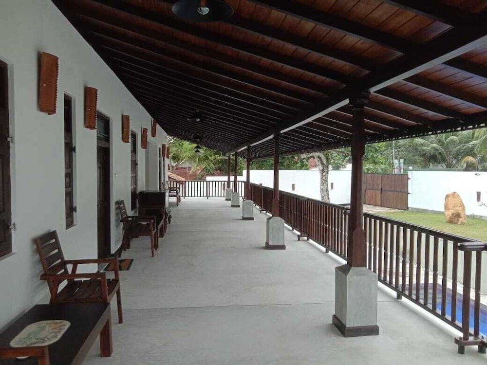 Deluxe Double or Twin Room, 3 Bedrooms, Pool View, photo 6