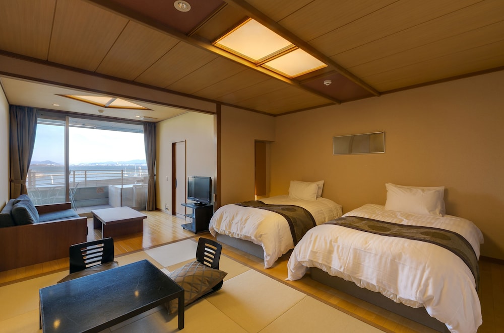 Biwa No Kaze Japanese Style Twin Room with Natural Hot Spring Open-Air Bath - Non-Smoking