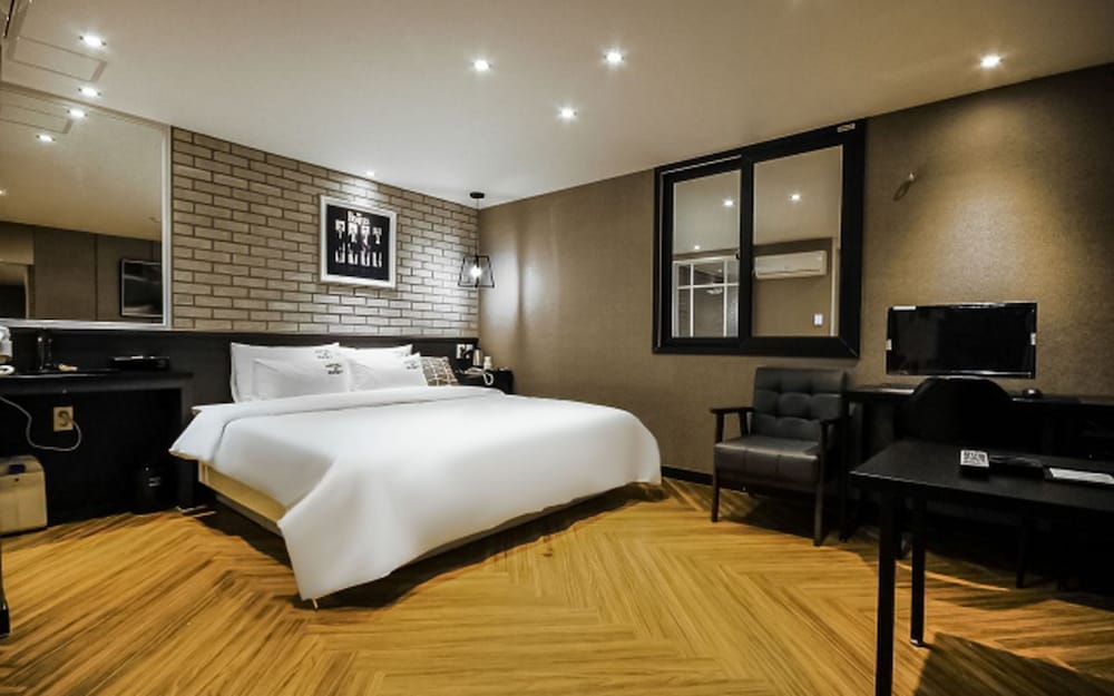 Premium Double Room - Photo 6