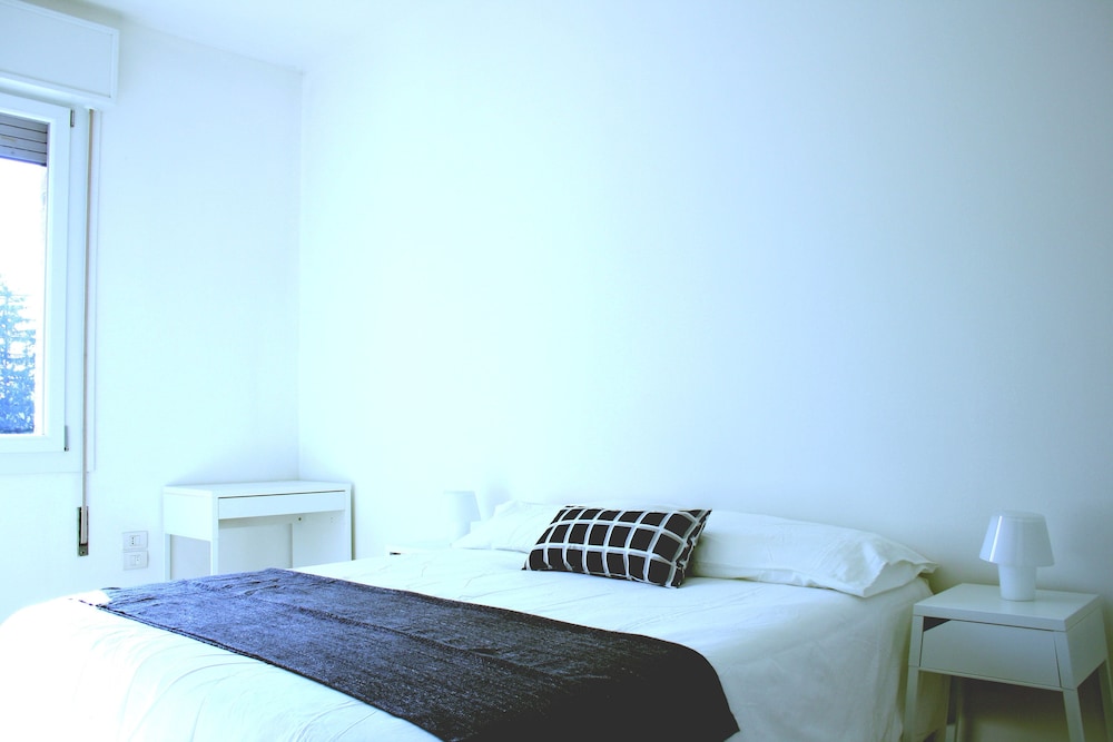 Basic Double Room, Shared Bathroom photo 1