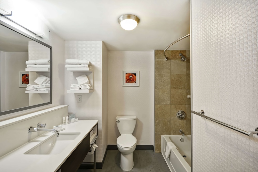 Studio, 2 Queen Beds, Accessible (Hearing) - Photo 5