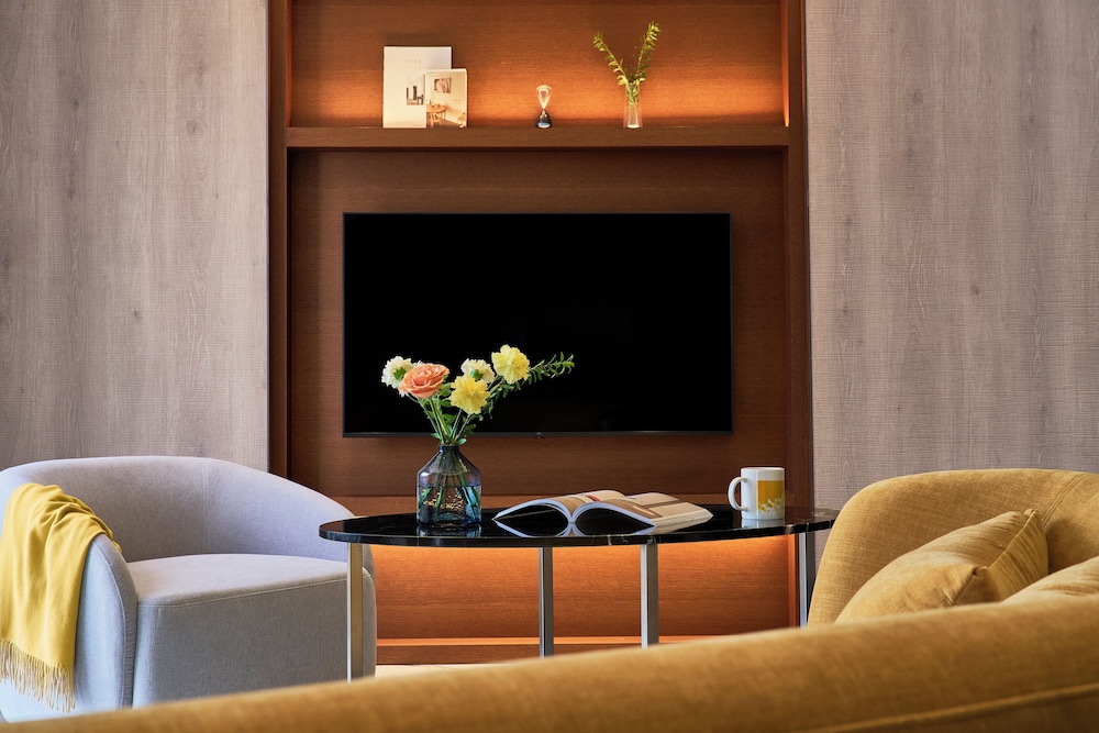 Suite, 1 King Bed (Seoul)