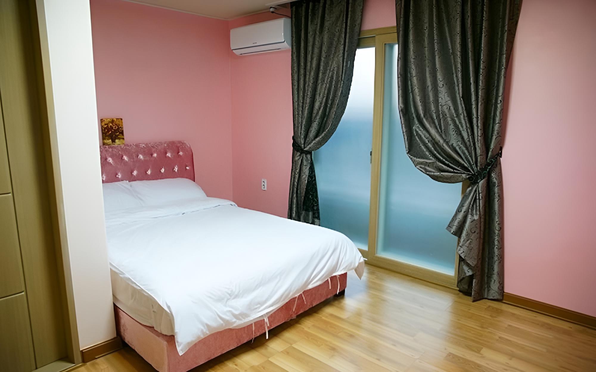 Room (26m Motel - Room 209) - Photo 2