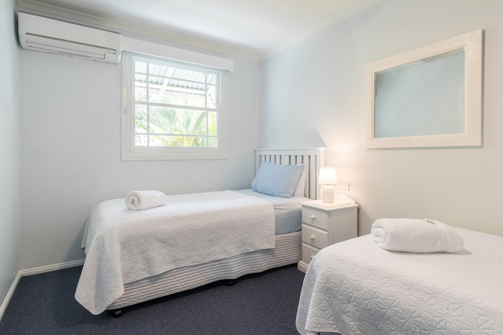 Suite, 2 Bedrooms - Photo 2