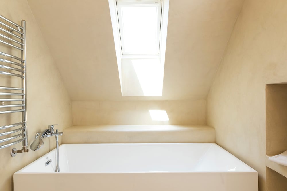 Luxury Apartment - Photo 14