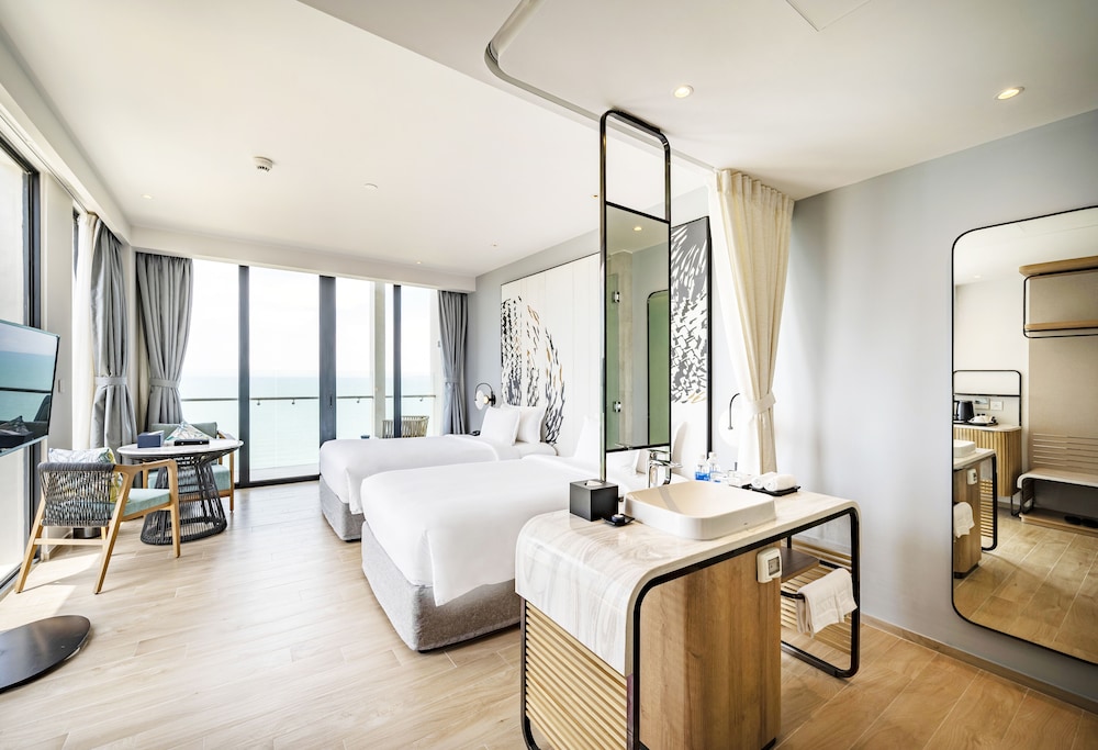 Premier Deluxe Ocean View Twin - Photo 2