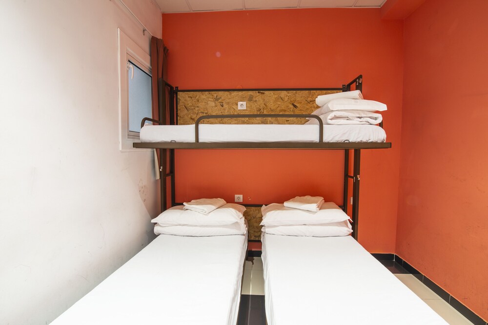 Triple Room (Single Over Double Ensuite) photo 3