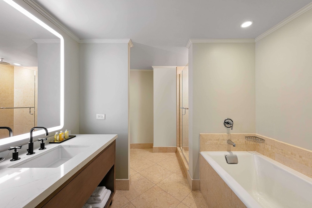 Junior Suite, 1 King Bed (Family) - Photo 6