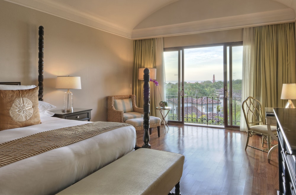 Suite, 1 King Bed, Balcony - Photo 2