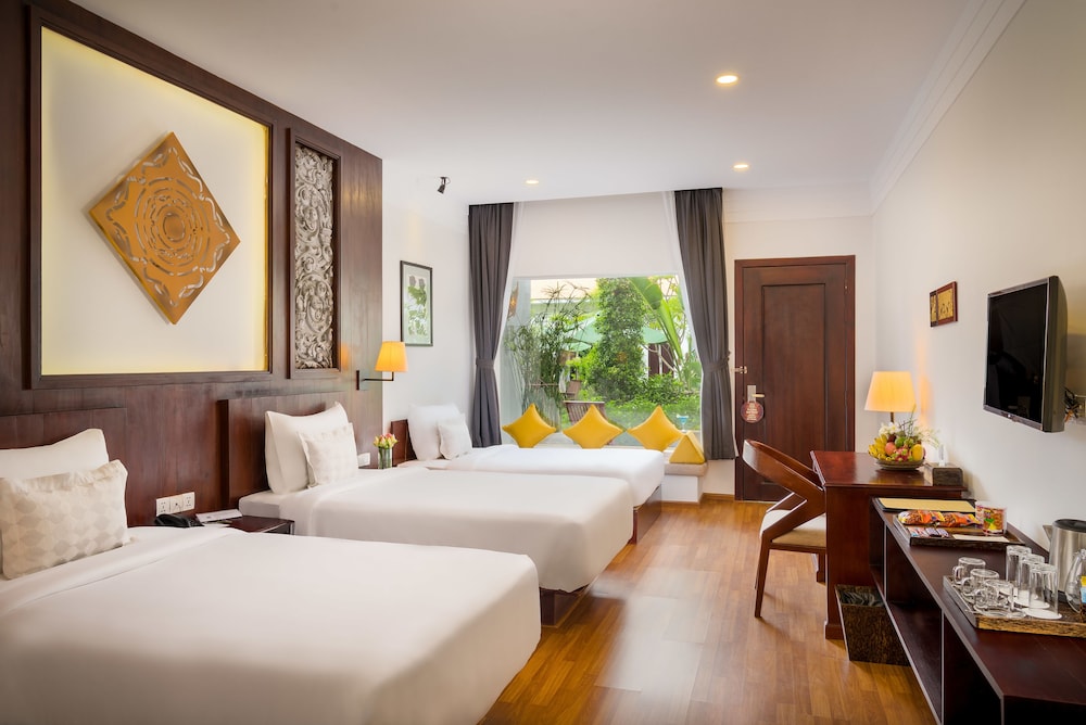 Deluxe Triple Room, Pool View
