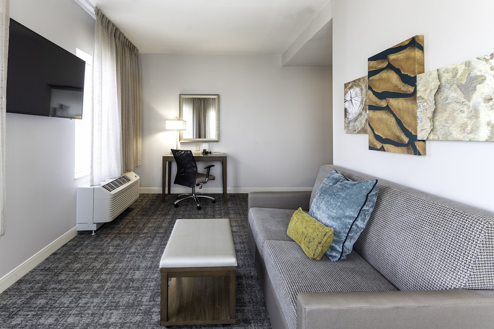 Suite, 1 Bedroom, Accessible, Kitchen (Communications) - Photo 2