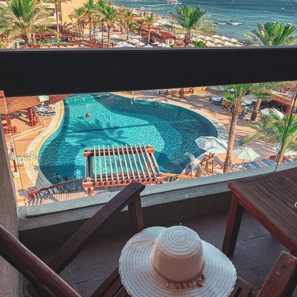 Premium Room, 2 Twin Beds, Smoking, Sea View - Photo 4