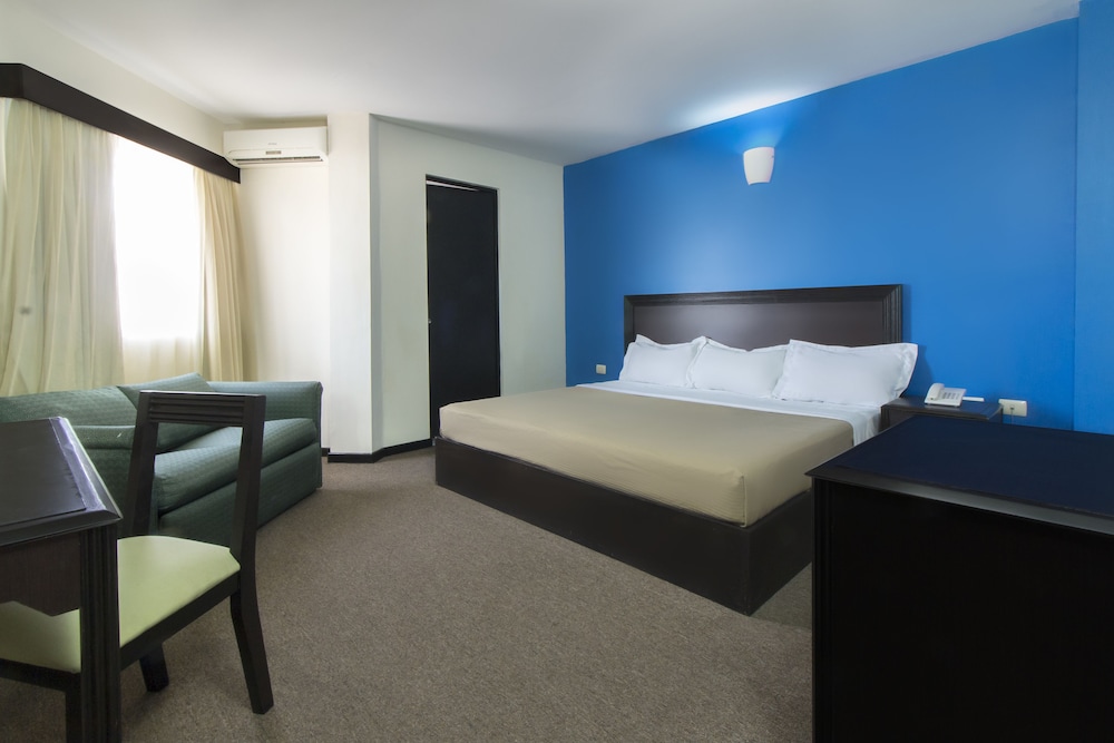 Superior Room, 1 King Bed photo 1