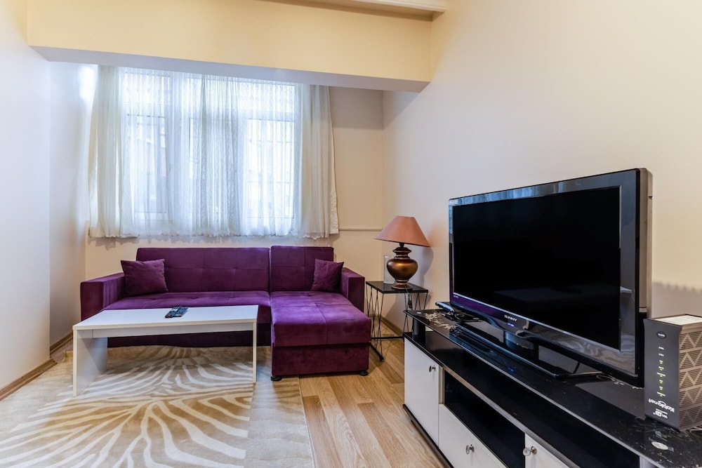 Apartment photo 2