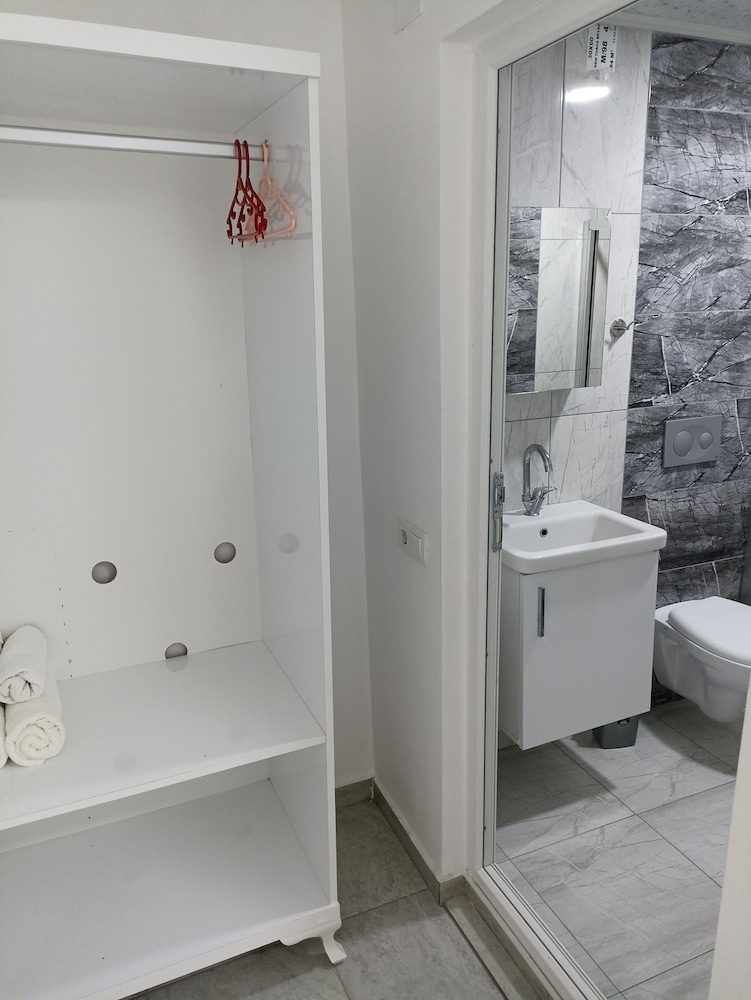 Classic Suite, 2 Bedrooms, Partial Sea View photo 2