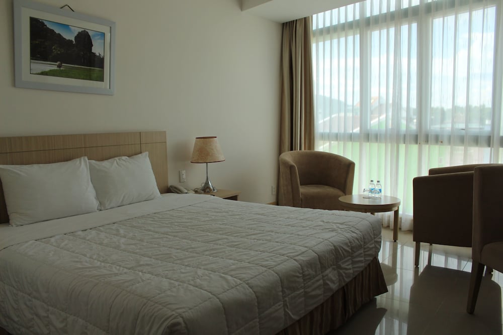 Superior Triple Room, River View photo 2