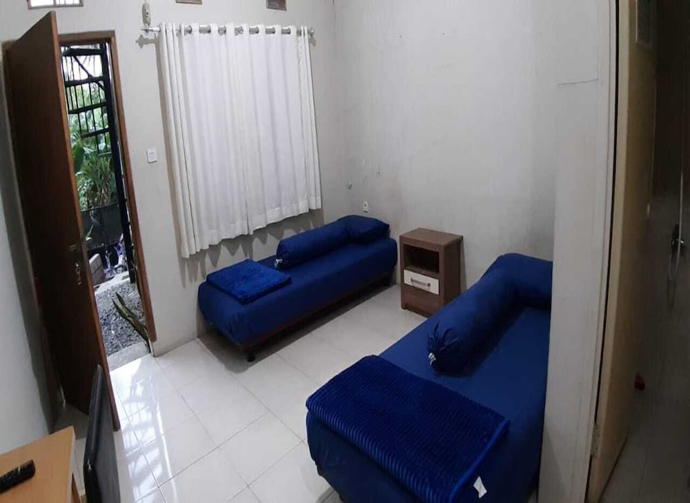 Standard Twin Room - Photo 10