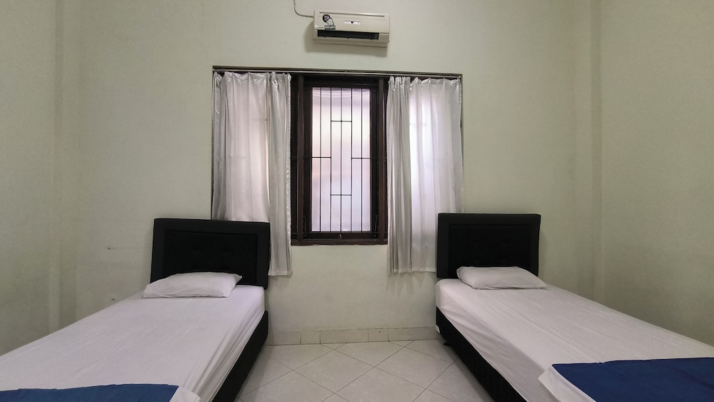 Deluxe Twin Room - Photo 9