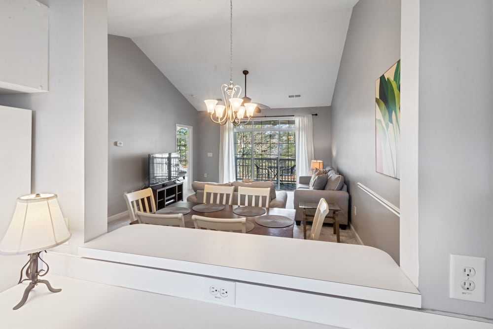 Condo, 2 Bedrooms