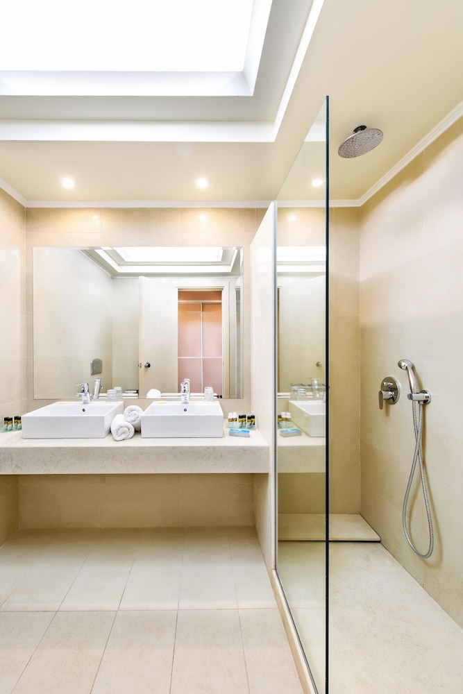 Basic Suite, Private Pool, Resort View thumbnail 5