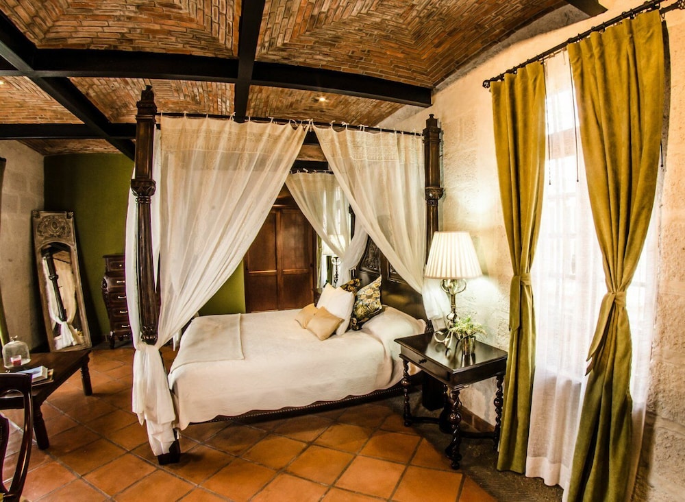 Junior Suite, 1 King Bed photo 3