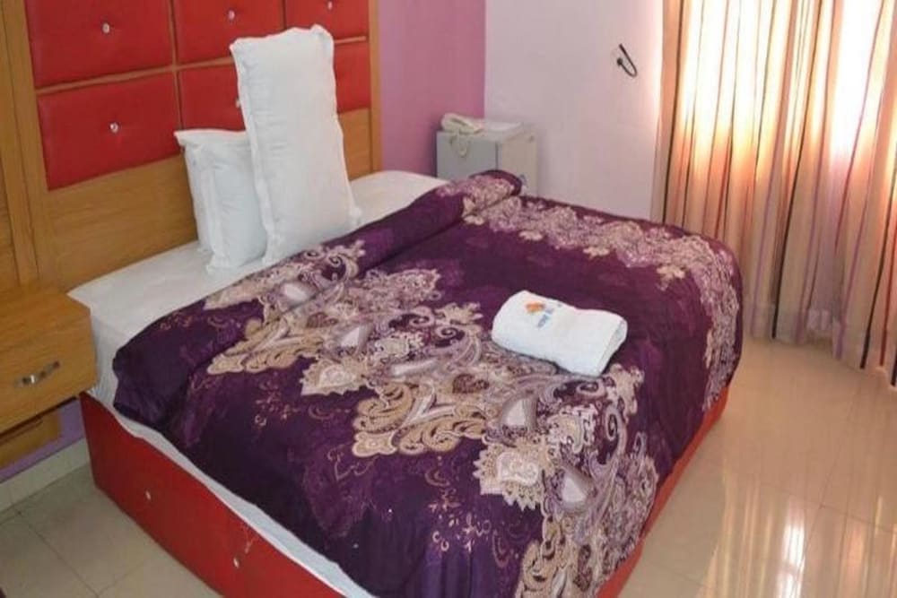Deluxe Studio, 1 Queen Bed