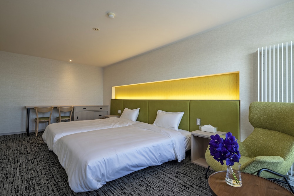 Standard Twin Room, Non Smoking, Lake View photo 3