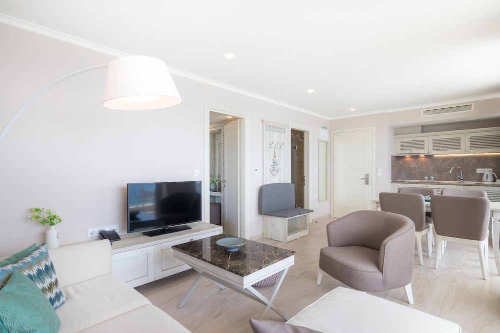 Suite, Sea View photo 3
