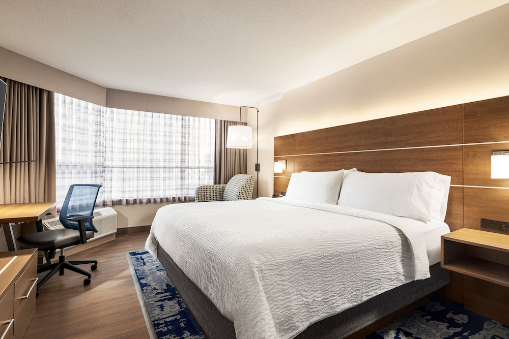 Standard Room, 1 King Bed, City View (Top Floor) - Photo 5