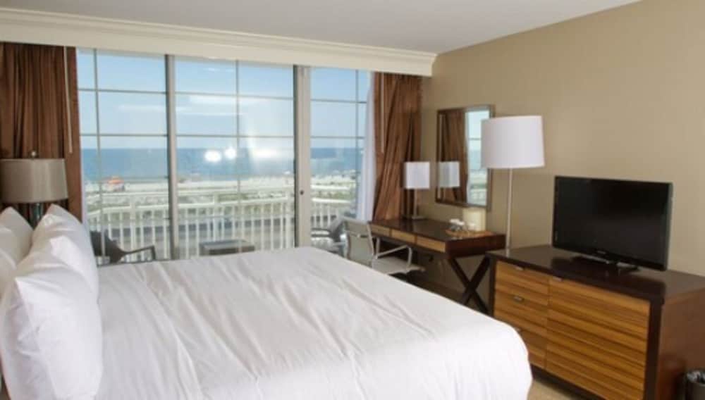 Junior Suite, 1 King Bed with Sofa bed, Ocean View photo 1