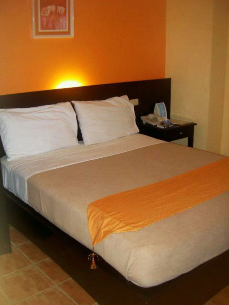 Standard Room, 1 Queen Bed photo 1