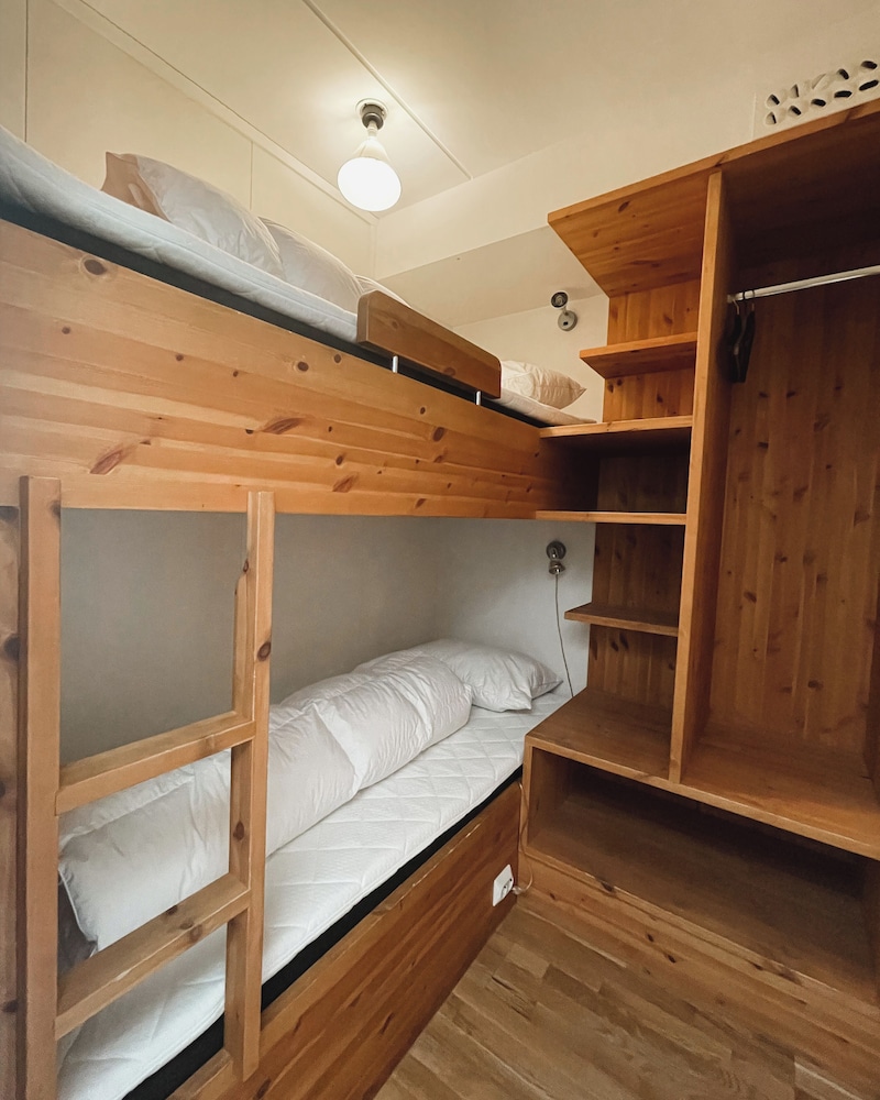 Apartment, 4 Bedrooms, Non Smoking, Mountain View photo 1
