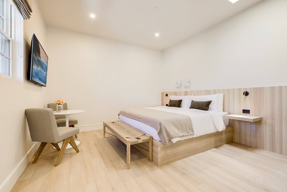 Premium Apartment, 1 King Bed photo 1