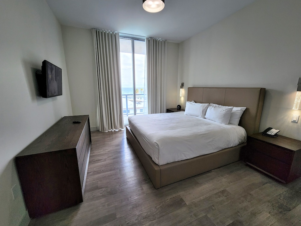 Panoramic Condo, 2 Bedrooms, Ocean View photo 3
