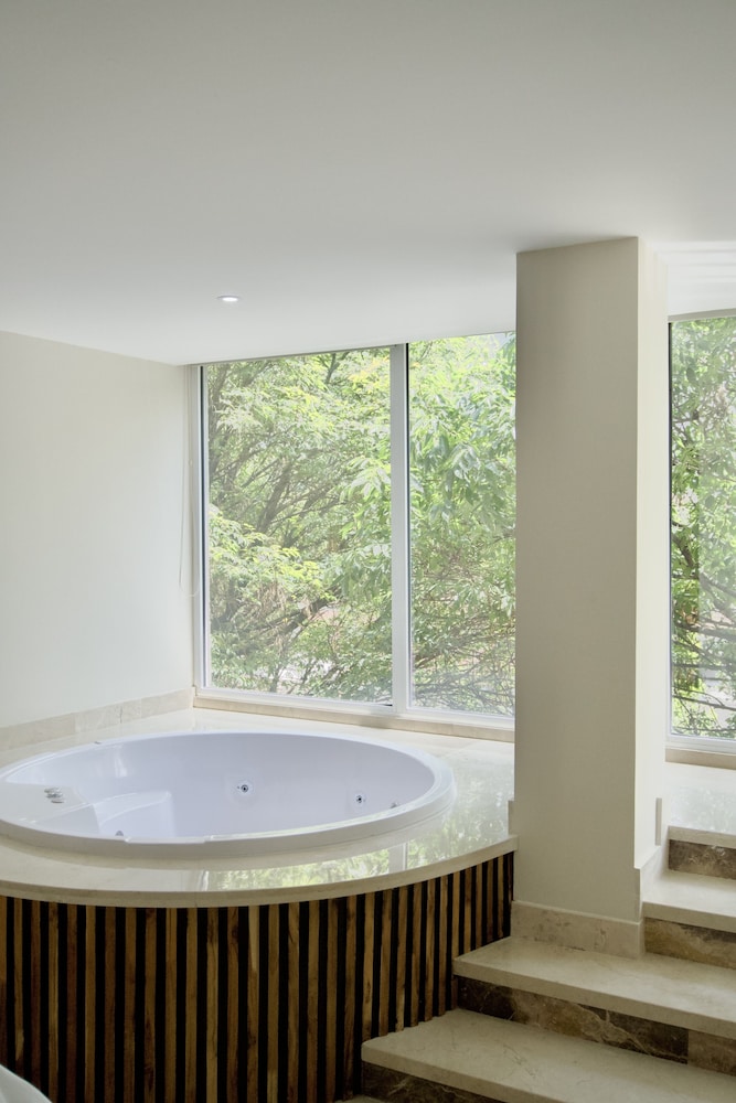 Deluxe Room, Jetted Tub - Photo 6