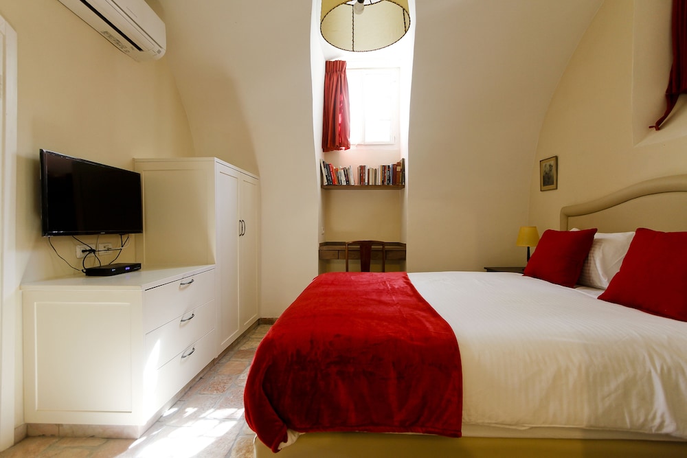 Luxury Suite photo 2