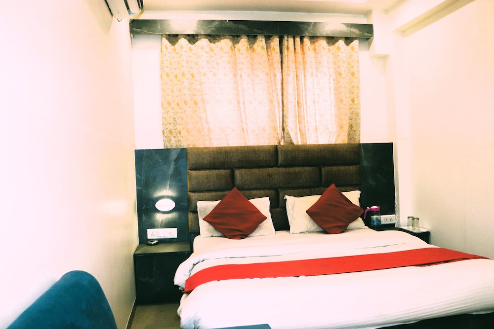 Deluxe Room - Photo 15