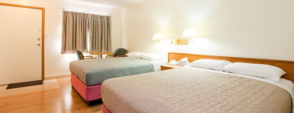 Standard Room, 2 Double Beds, Non Smoking photo 2