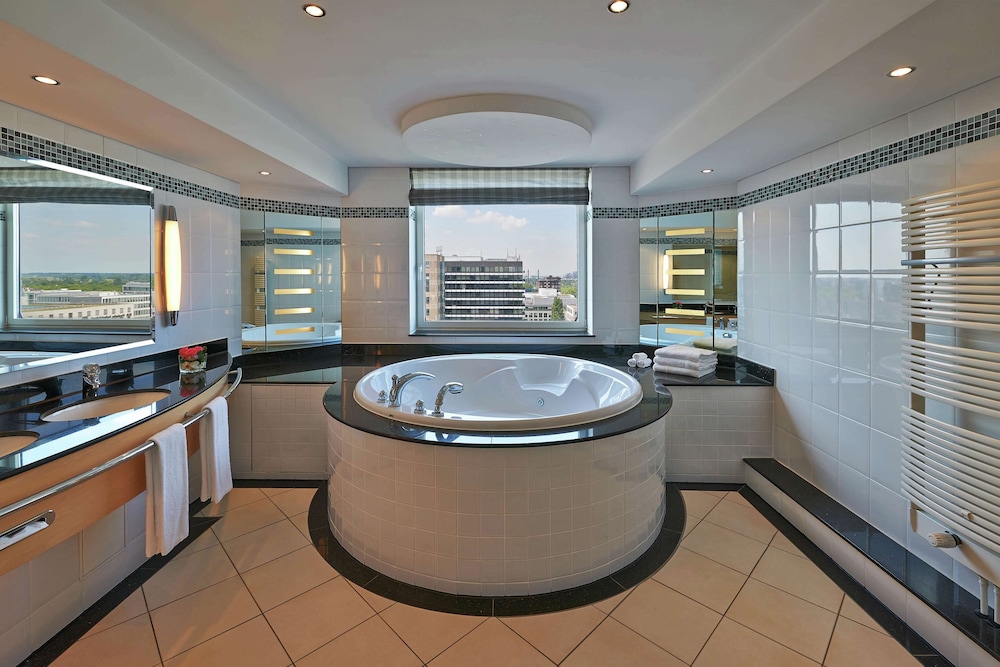 Suite thumbnail 6