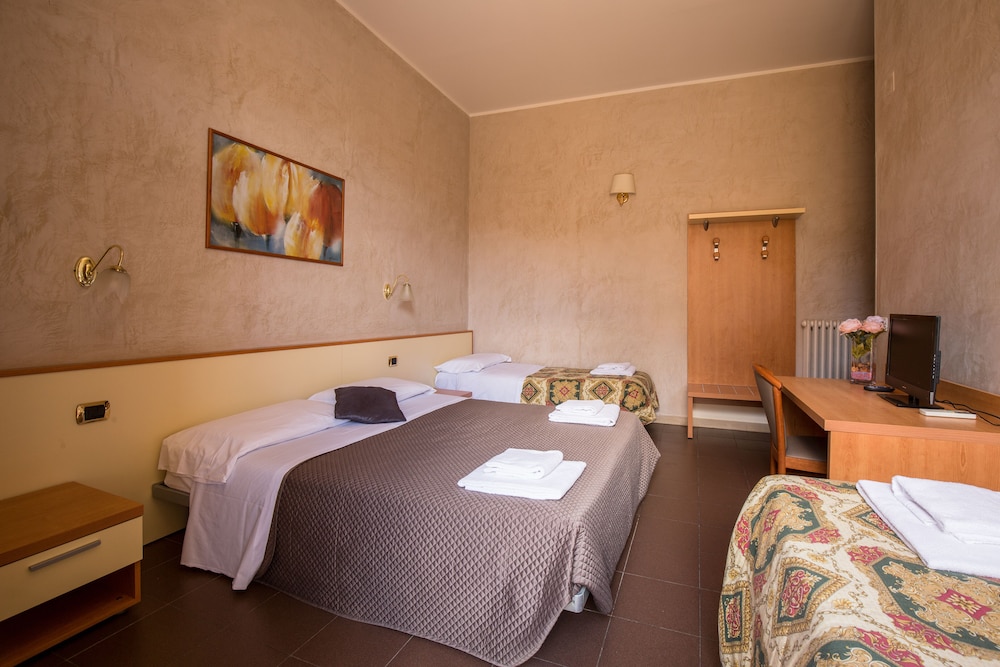 Classic Quadruple Room photo 3