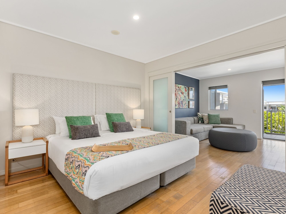 Luxury Apartment photo 2