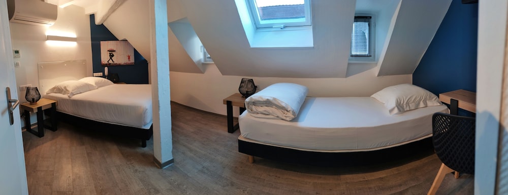Triple Bedroom Economy 5th Floor (access to the upper floor by stairs) photo 3