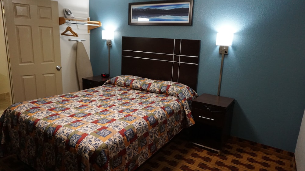 Room, 1 Queen Bed photo 1