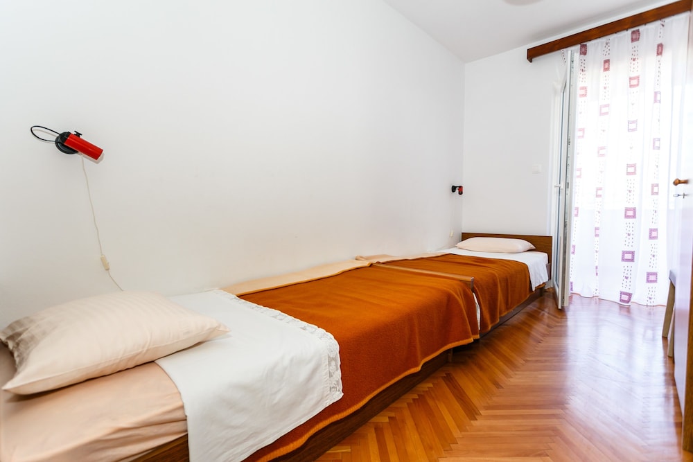 Classic Apartment, Multiple Beds, Non Smoking, Garden View photo 1