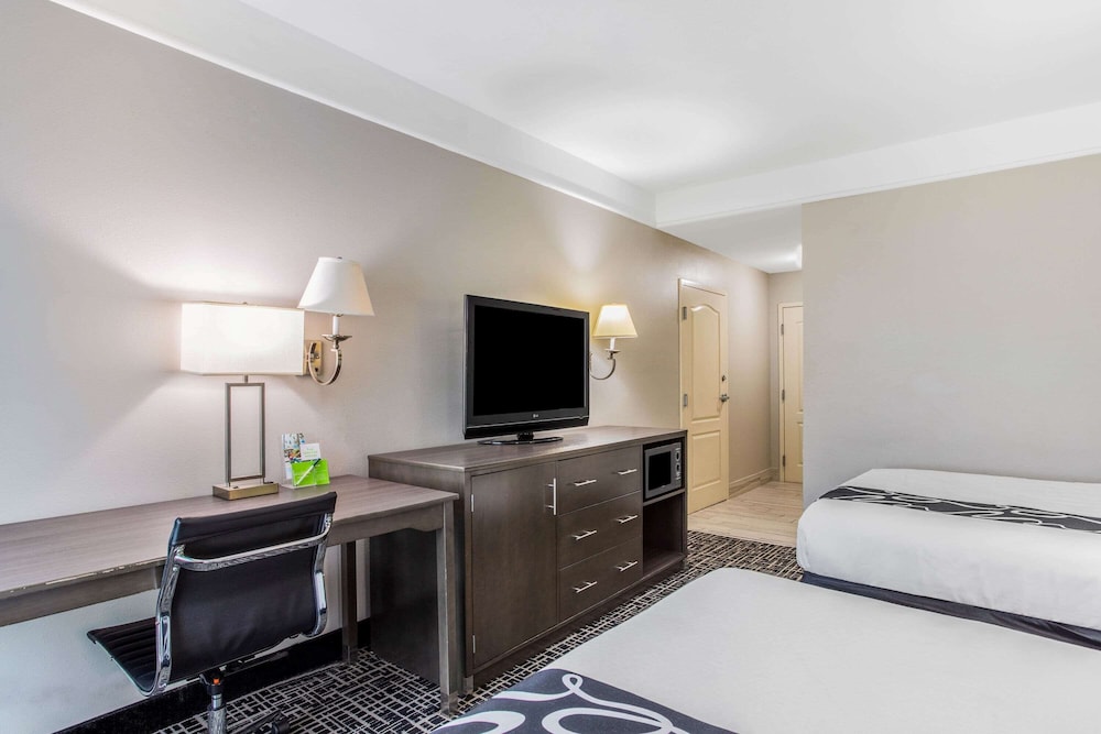 Room, 2 Queen Beds, Non Smoking - Photo 4