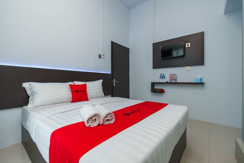 Double Room (Reddoorz) photo 3