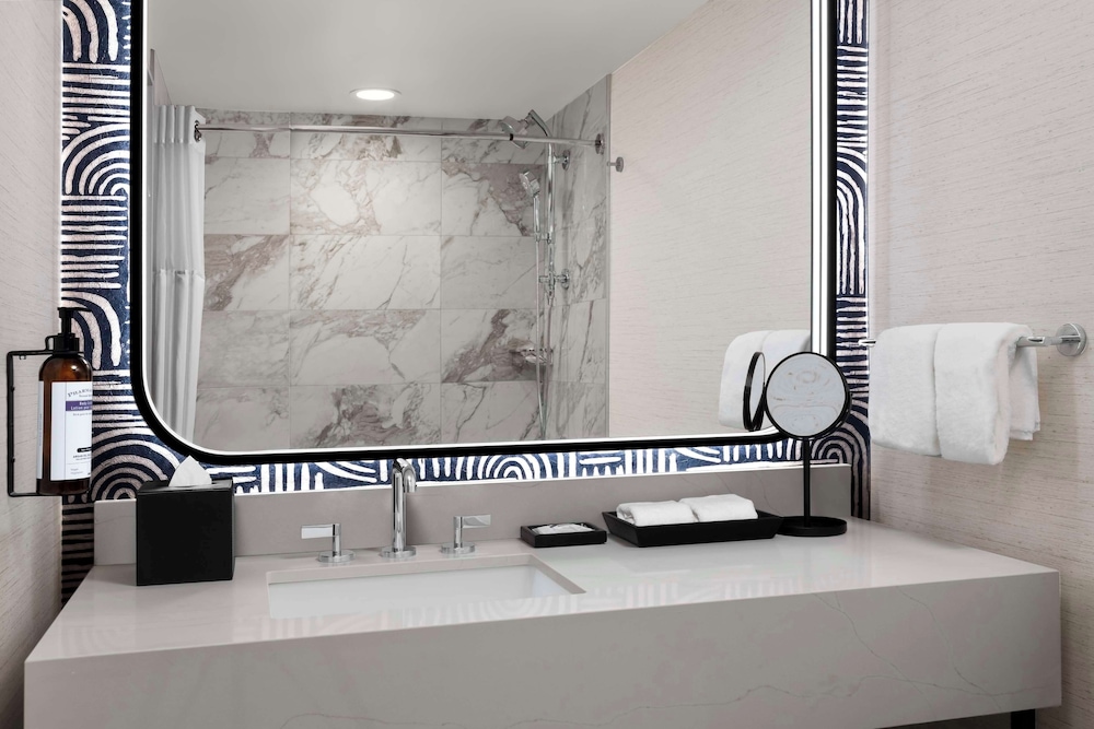 Suite (Hospitality) - Photo 8