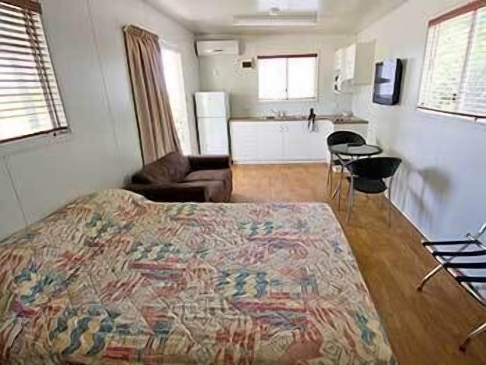 Comfort Cabin, Garden View (Sleeps 2 Max) photo 2