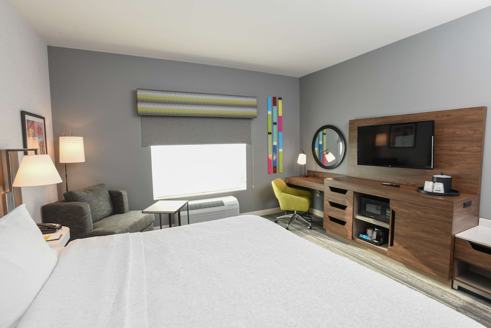 Room, 1 King Bed, Accessible, Bathtub - Photo 2